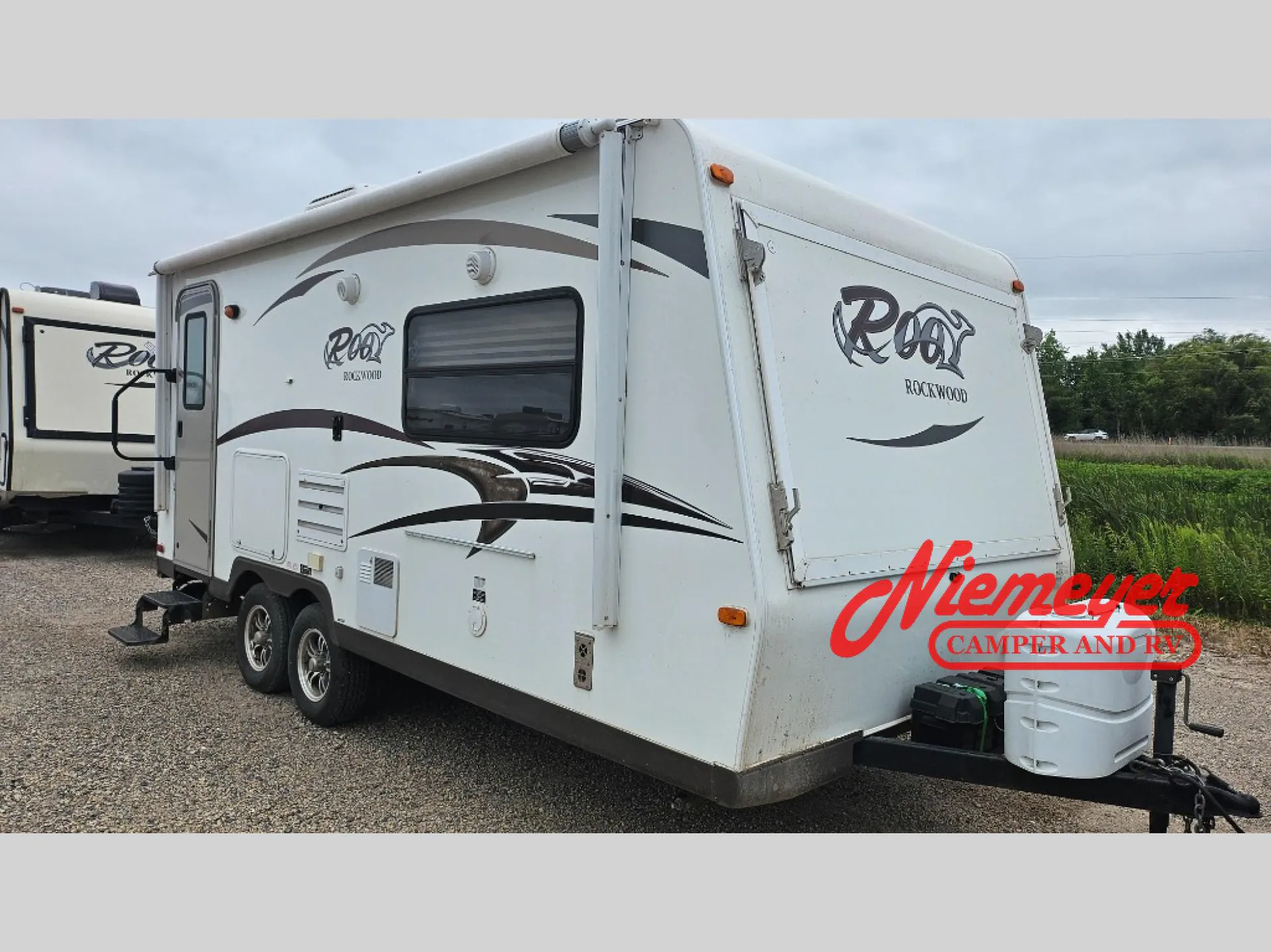 2015 Forest River Rockwood Roo 21DK - Photo 2