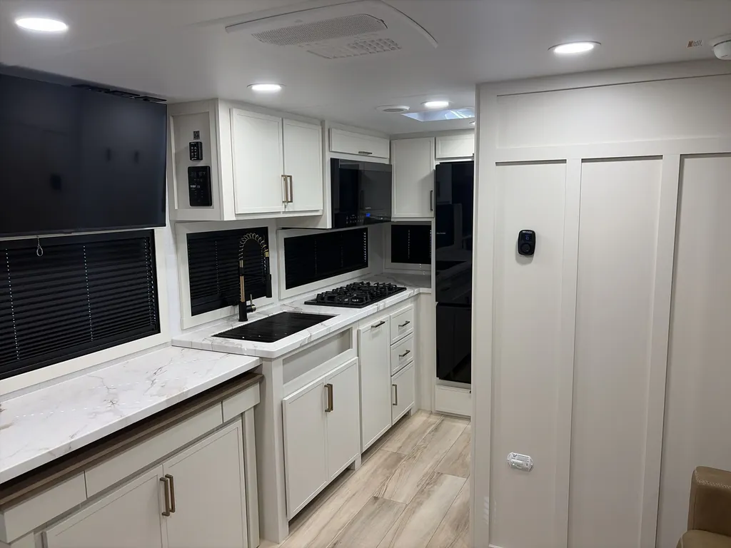 2026 Brinkley Model Ix 20X, Photos photo 3
