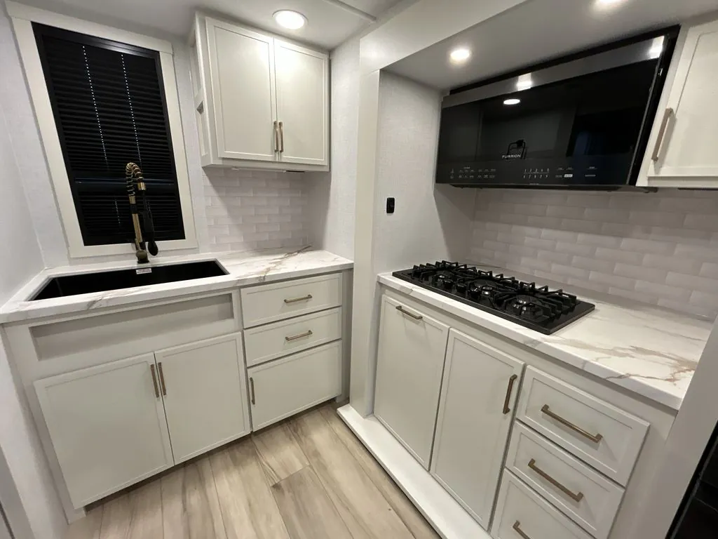 2026 Brinkley Model Ix 23X, Photos photo 6