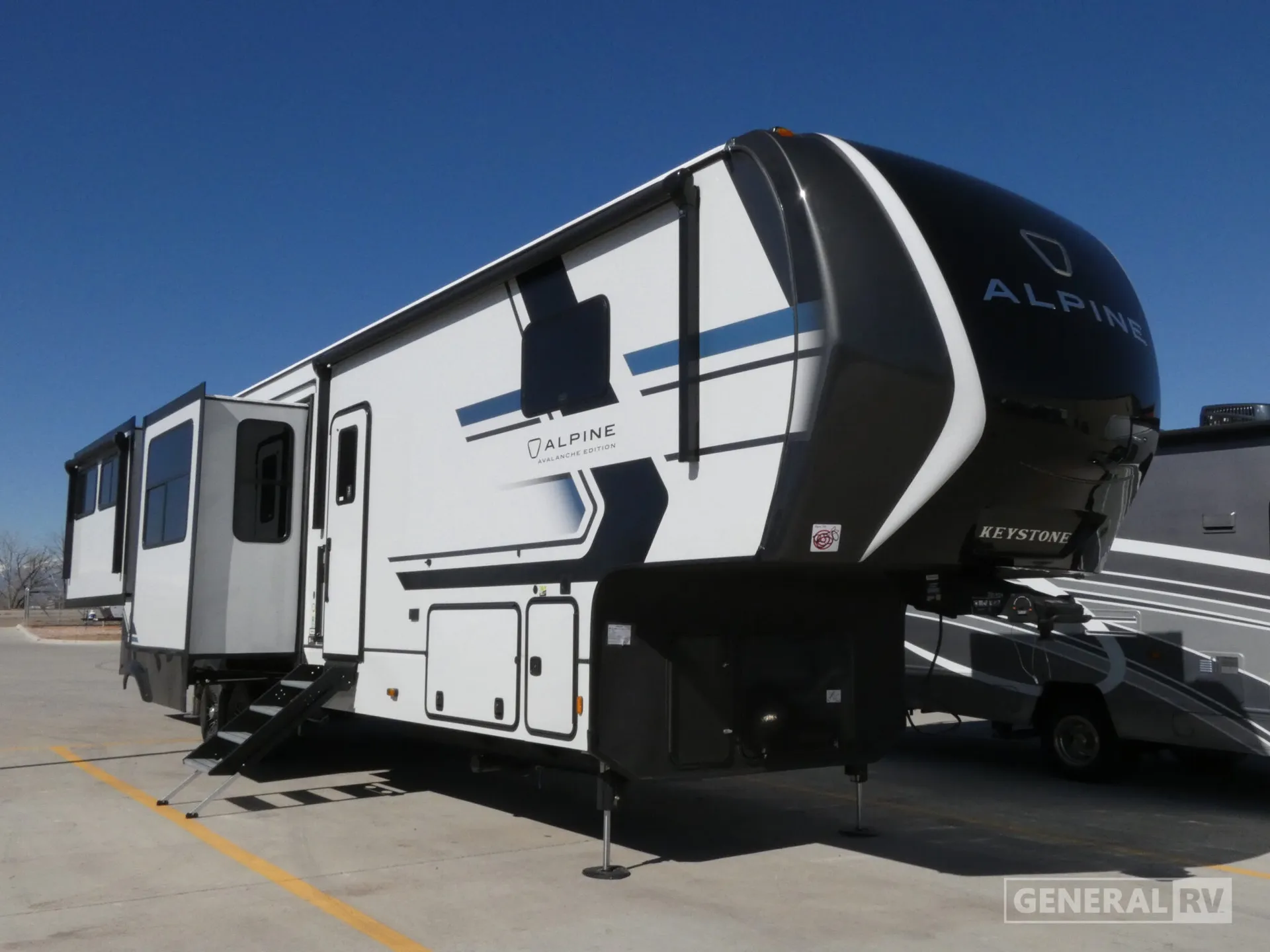 2026 Keystone Alpine Avalanche Edition 381DL - Photo 2
