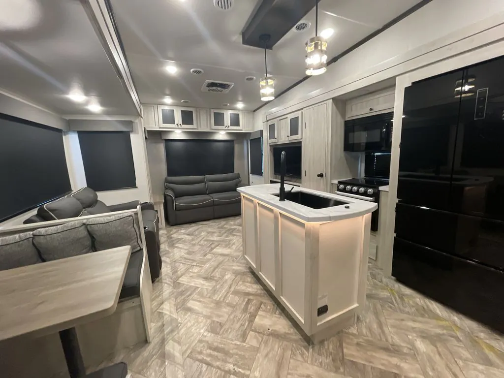 2023 Forest River Wildcat 369MBL — Photo 7