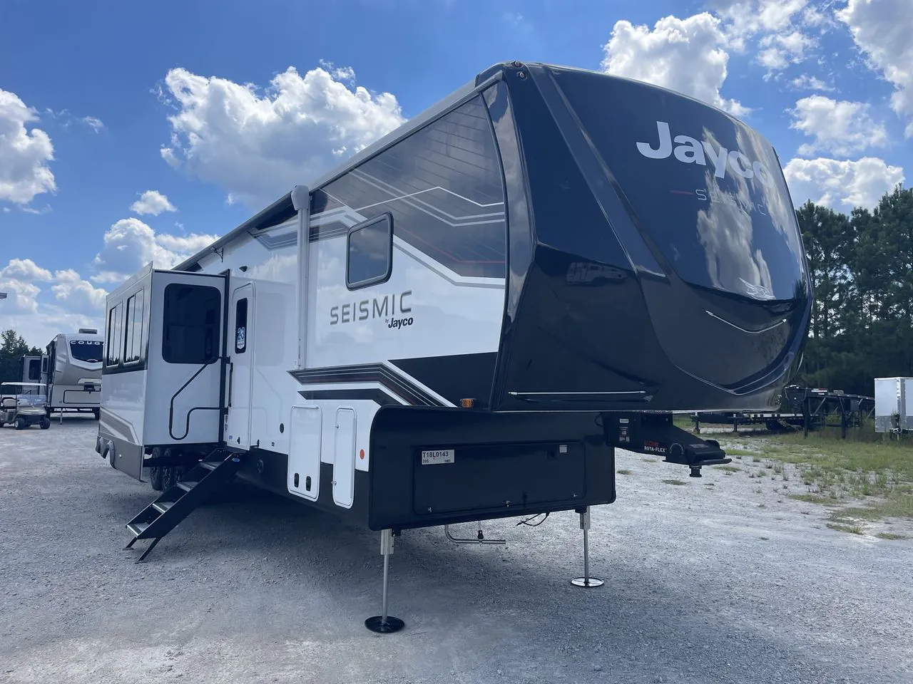 2026 Jayco Seismic 395 - Photo 2