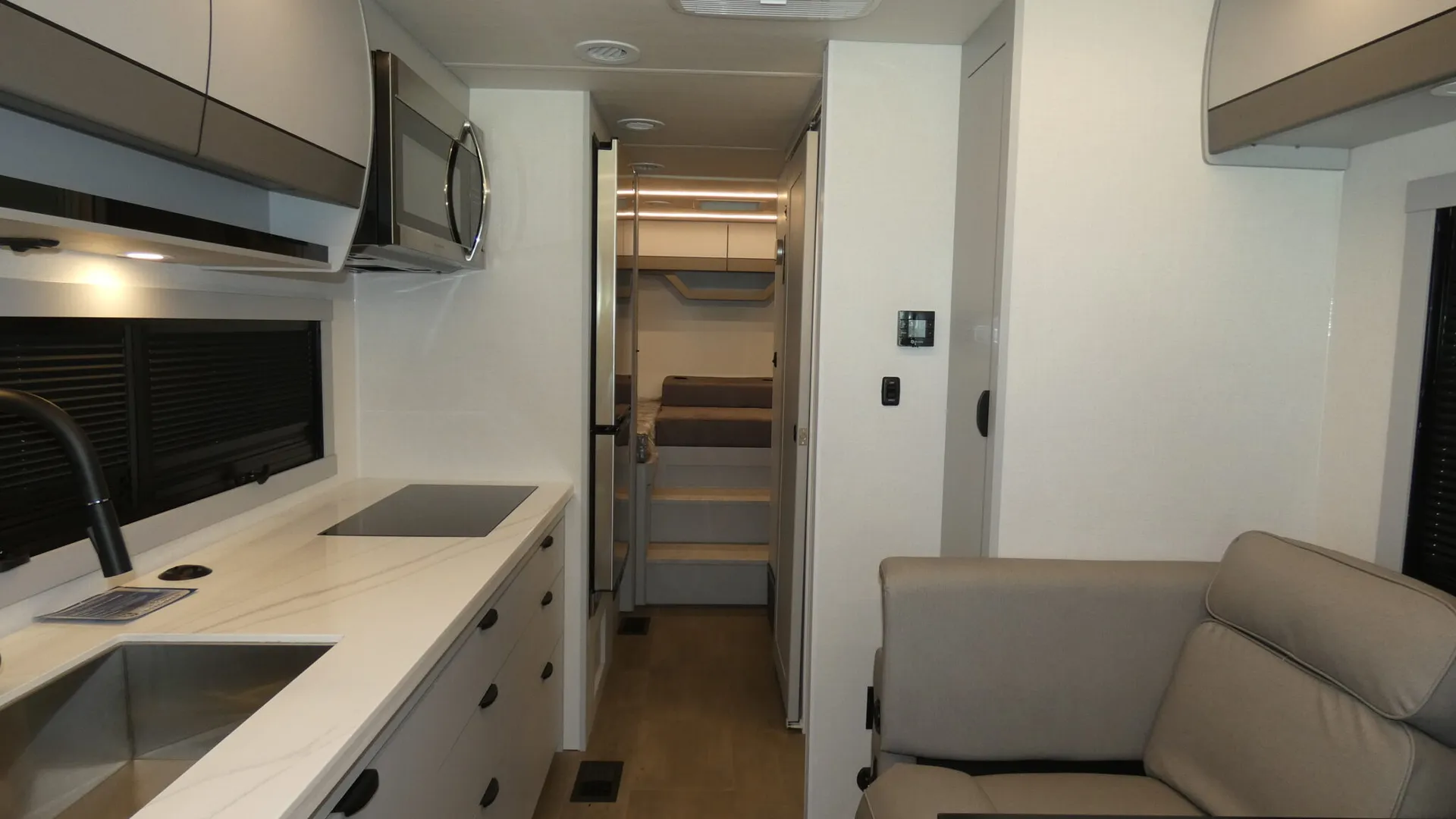 2026 Coachmen Euro 25LE - Photo 3