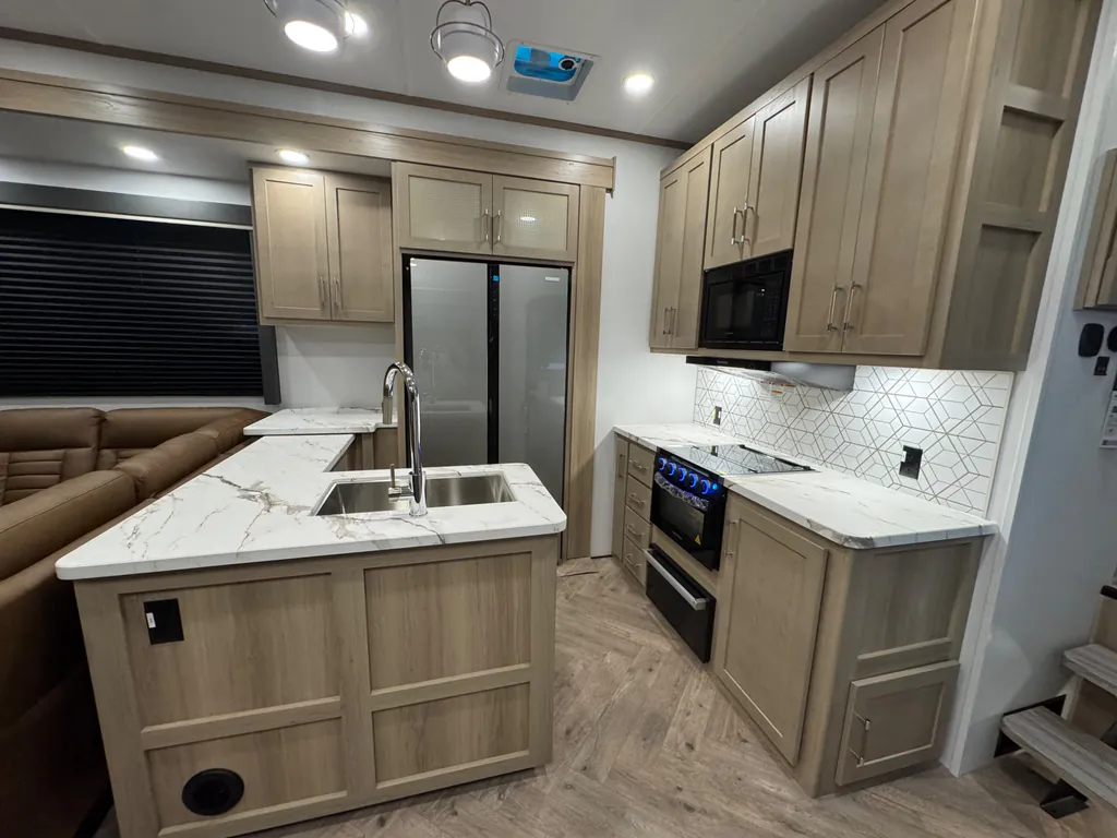 2026 Keystone Raptor 420, Photos photo 7
