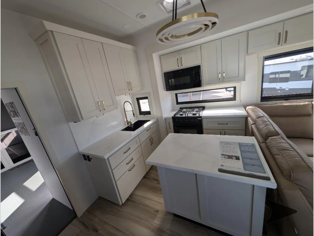 2027 Brinkley Model G 3970, Photos photo 16