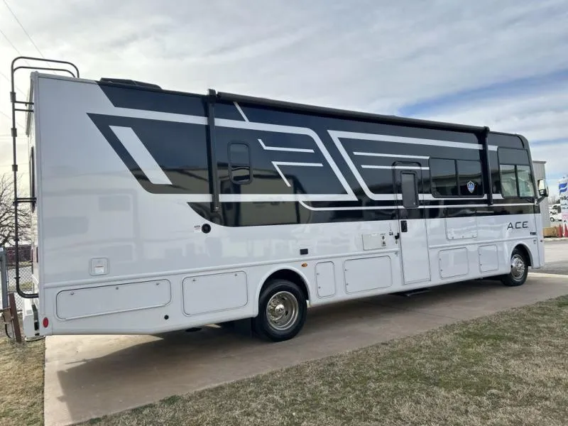 2026 Thor Motor Coach A.C.E 32B - Photo 4