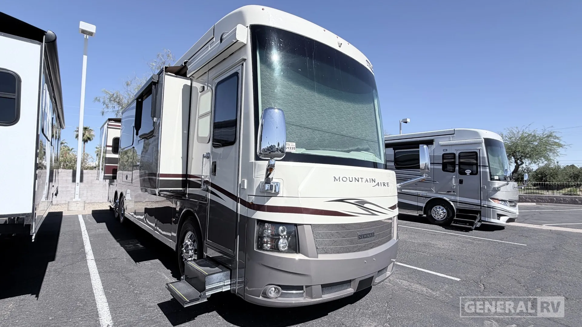 2019 Newmar Mountain Aire 4018 - Photo 2