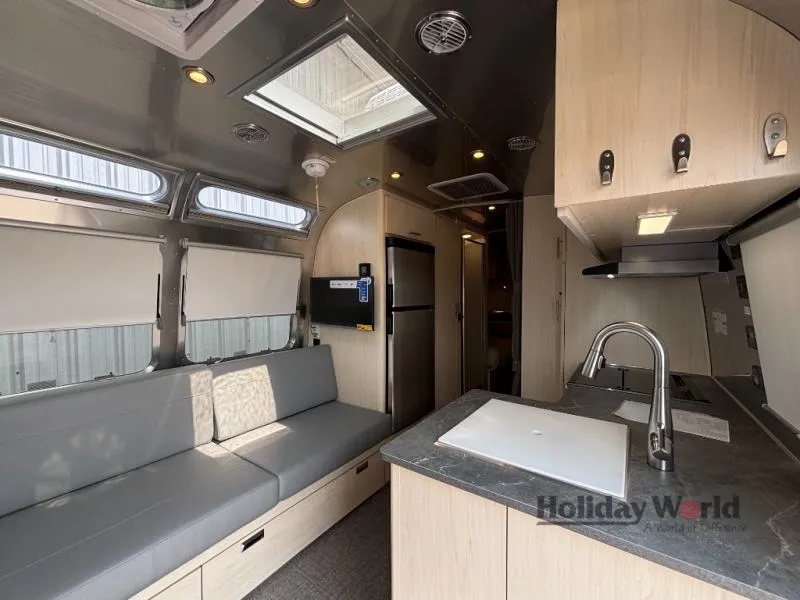 2026 Airstream Flying Cloud 25FB - Photo 3