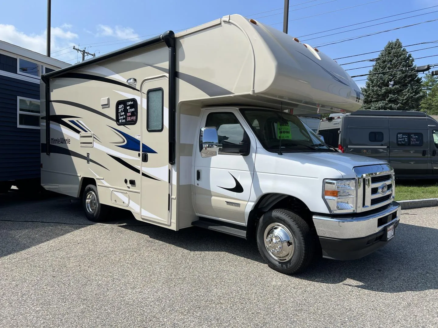 2025 Winnebago Minnie Winnie 22M - Photo 2