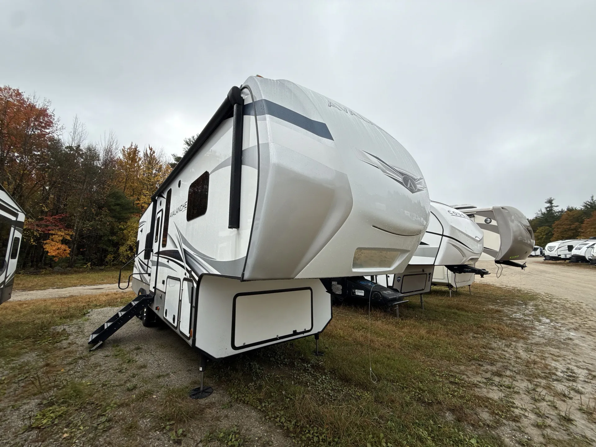 2022 Keystone Avalanche 295RK - Photo 2