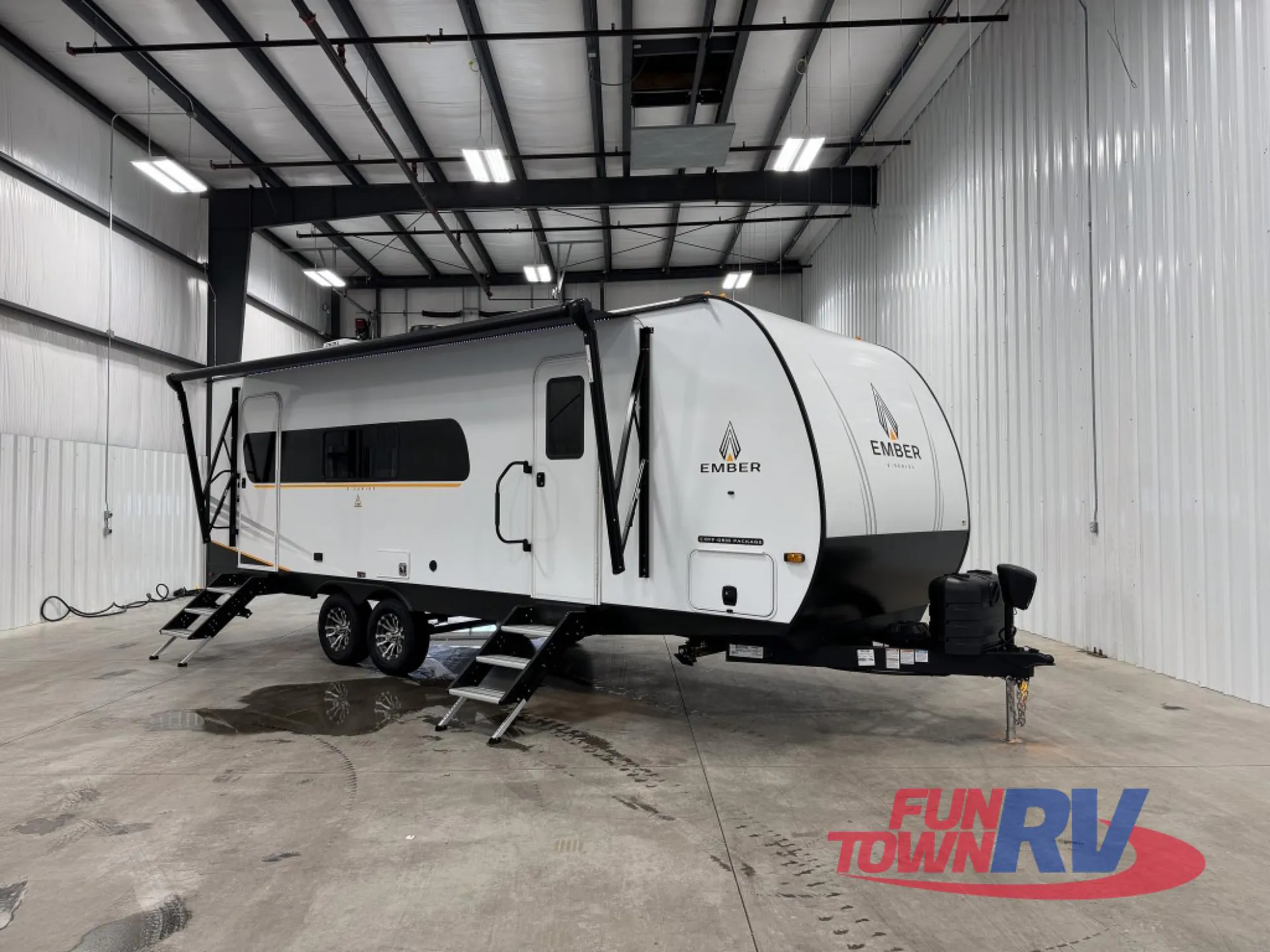 2025 Ember RV E-Series 24RLD - Photo 2