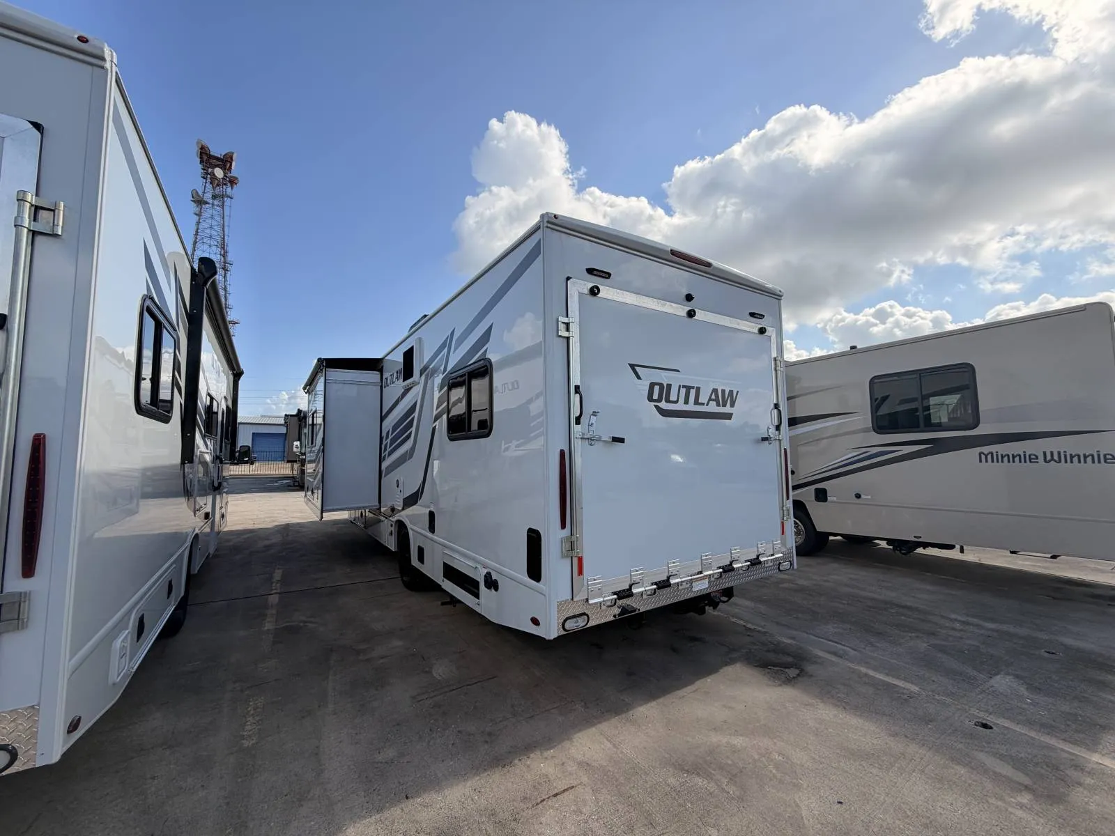 2027 Thor Motor Coach Outlaw 29T - Photo 3