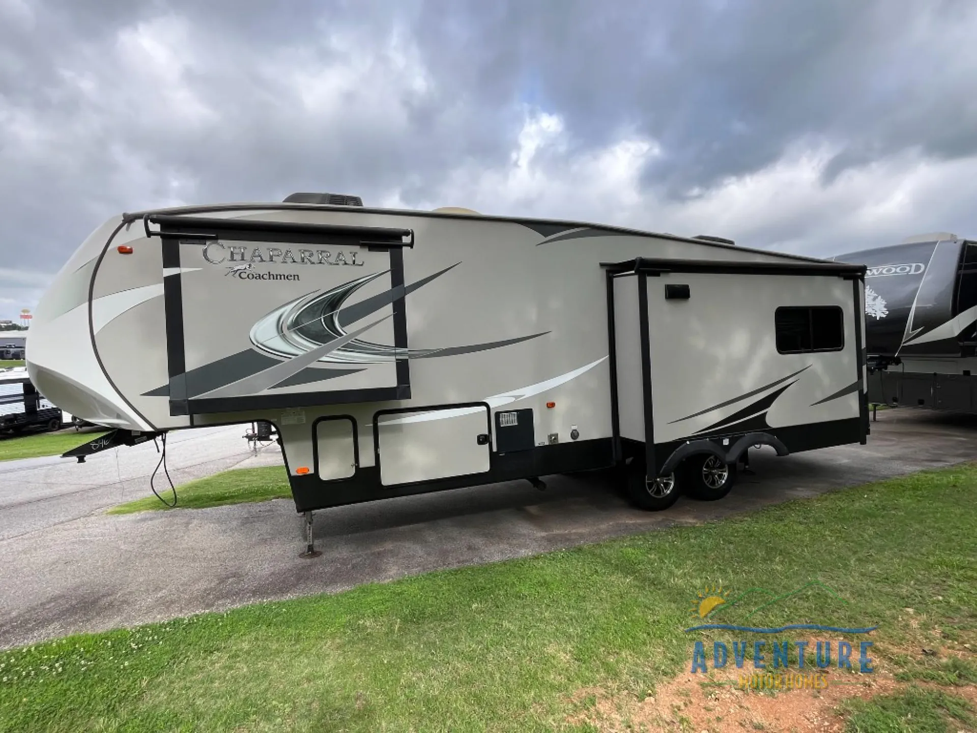 2023 Coachmen Chaparral 336TSIK - Photo 2