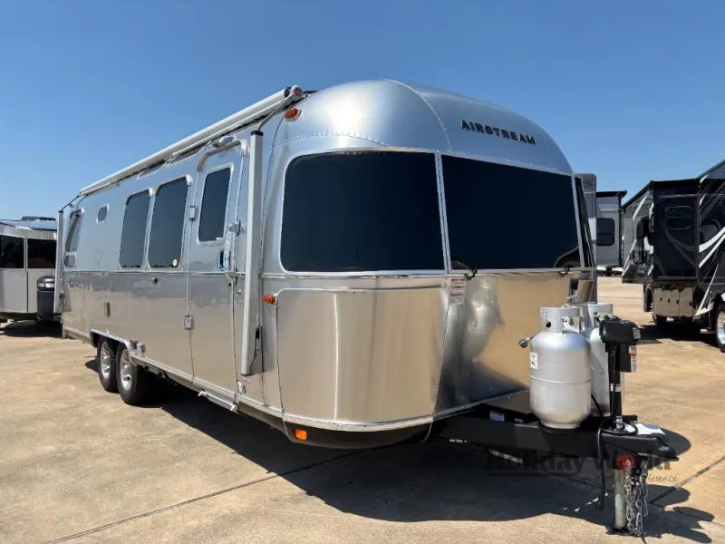 2026 Airstream Classic 28RB - Photo 2
