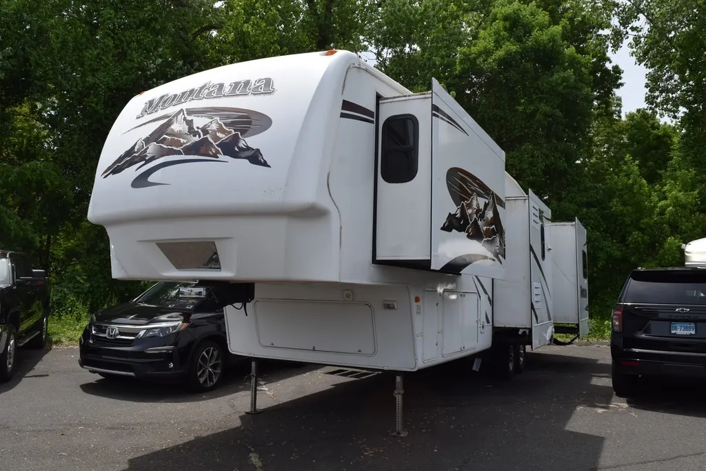 2006 Keystone Montana 3400RL - Photo 3