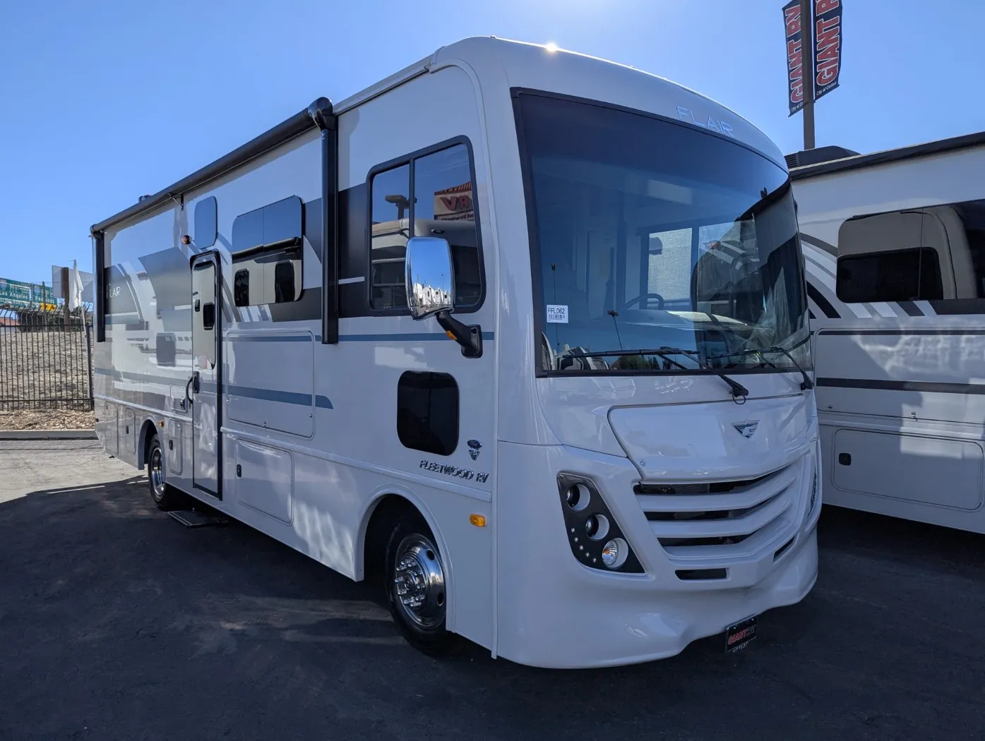 2026 Fleetwood Flair 28A - Photo 2
