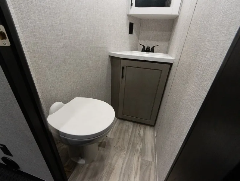 2025 Jayco Seismic Luxury Series 4113, Bathroom photo 4