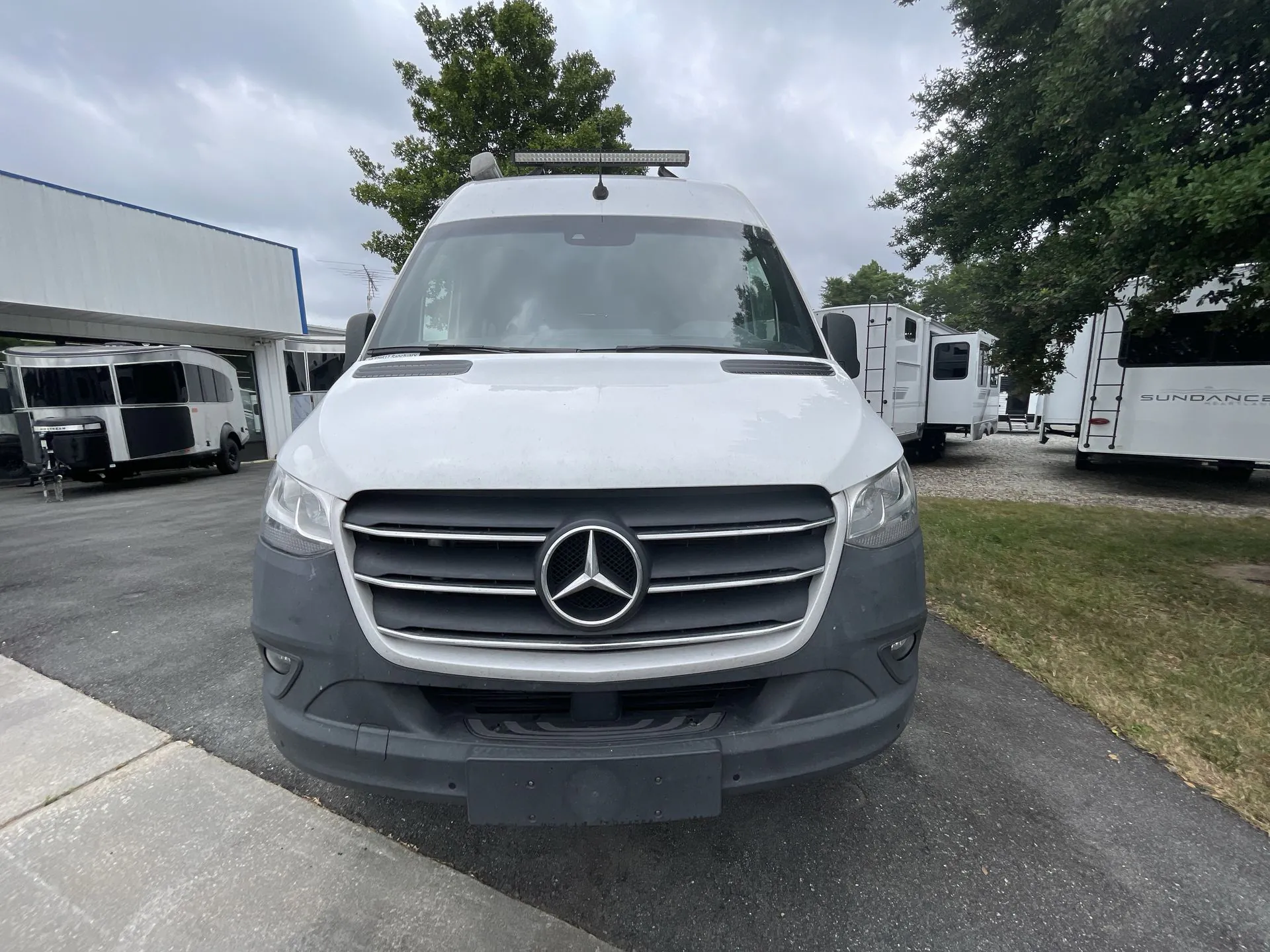 2022 Thor Motor Coach Sanctuary 19L - Photo 2