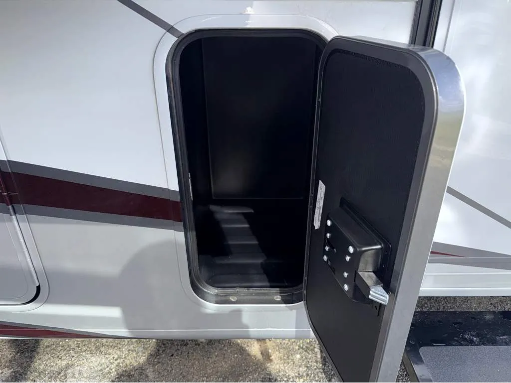 2027 Entegra Coach Vision XL 36C, Photos photo 11