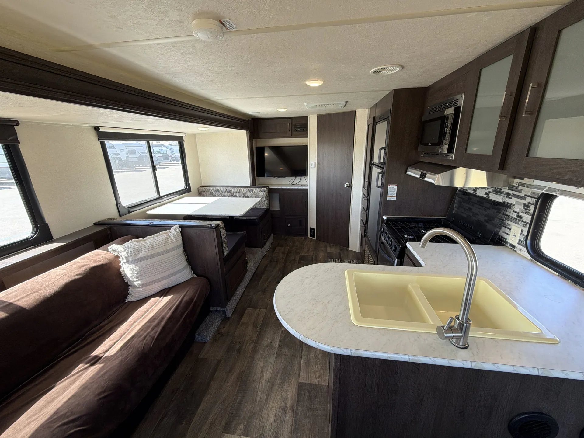 2018 Forest River Wildwood X-Lite 254RLXL — living area main