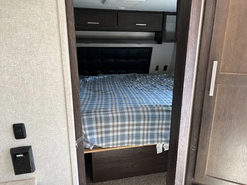 2019 Keystone Raptor 423, Photos photo 20