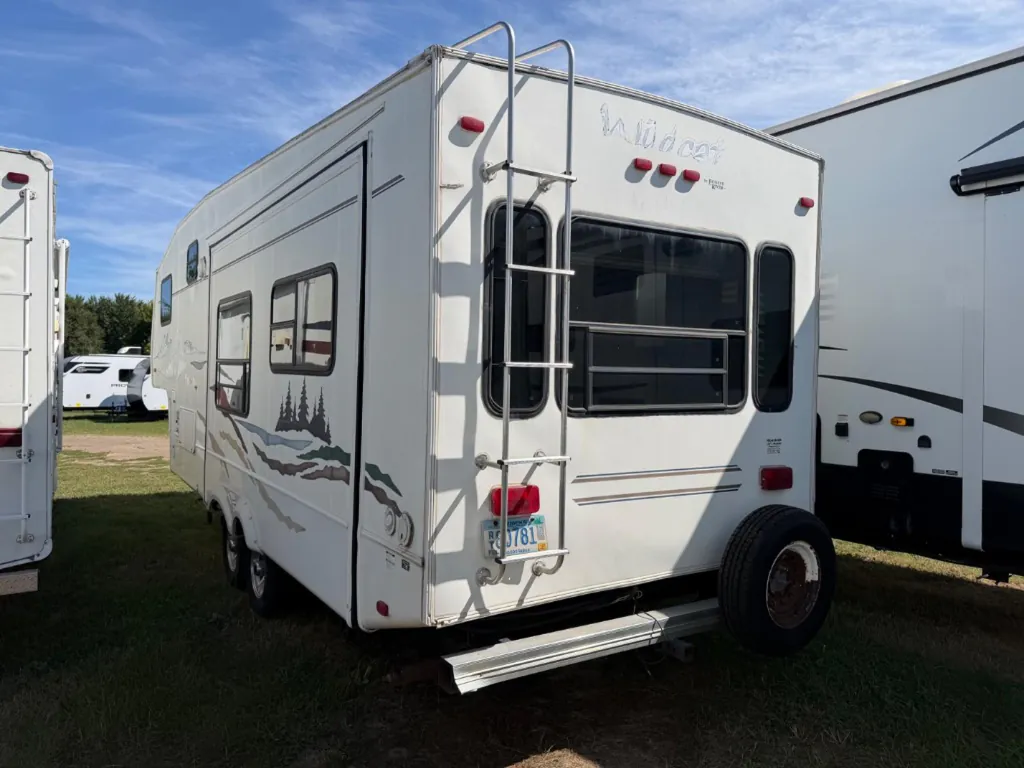 2005 Forest River Wildcat 27RL, Photos photo 3