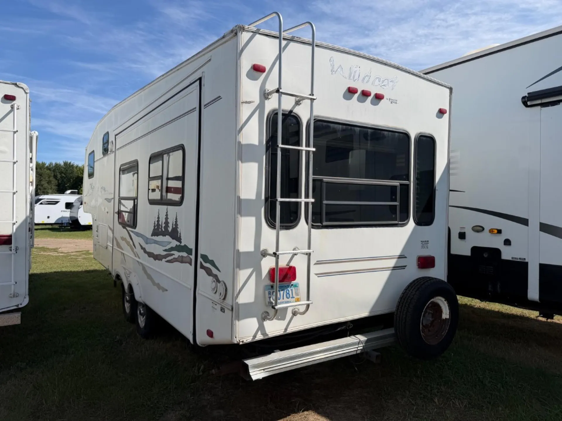 2005 Forest River Wildcat 27RL - Photo 4