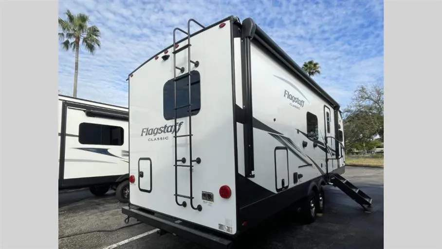 2022 Forest River Flagstaff Classic 826MBR — Photo 6