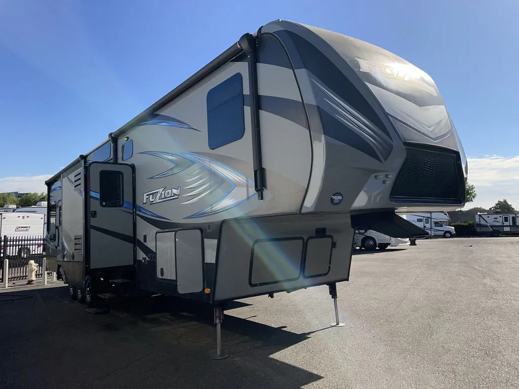 2015 Keystone Fuzion Impact 416 - Photo 2