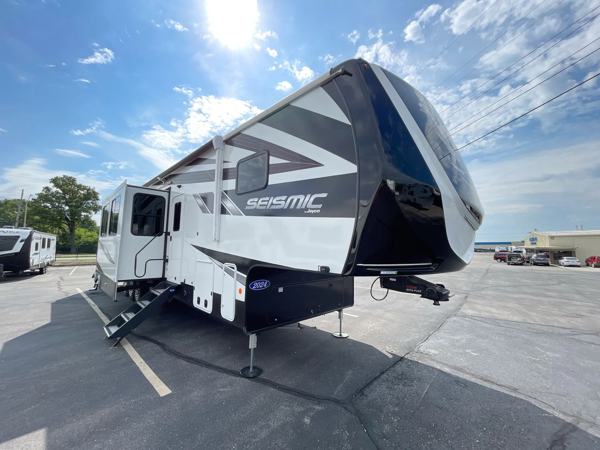 2024 Jayco Seismic 395 - Photo 2