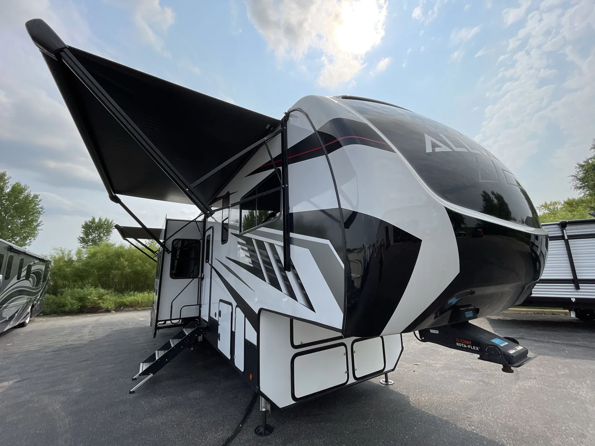 2022 Alliance RV Valor 36V11 - Photo 2
