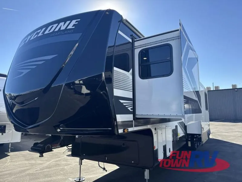 2026 Heartland Cyclone New    3914 - Photo 3
