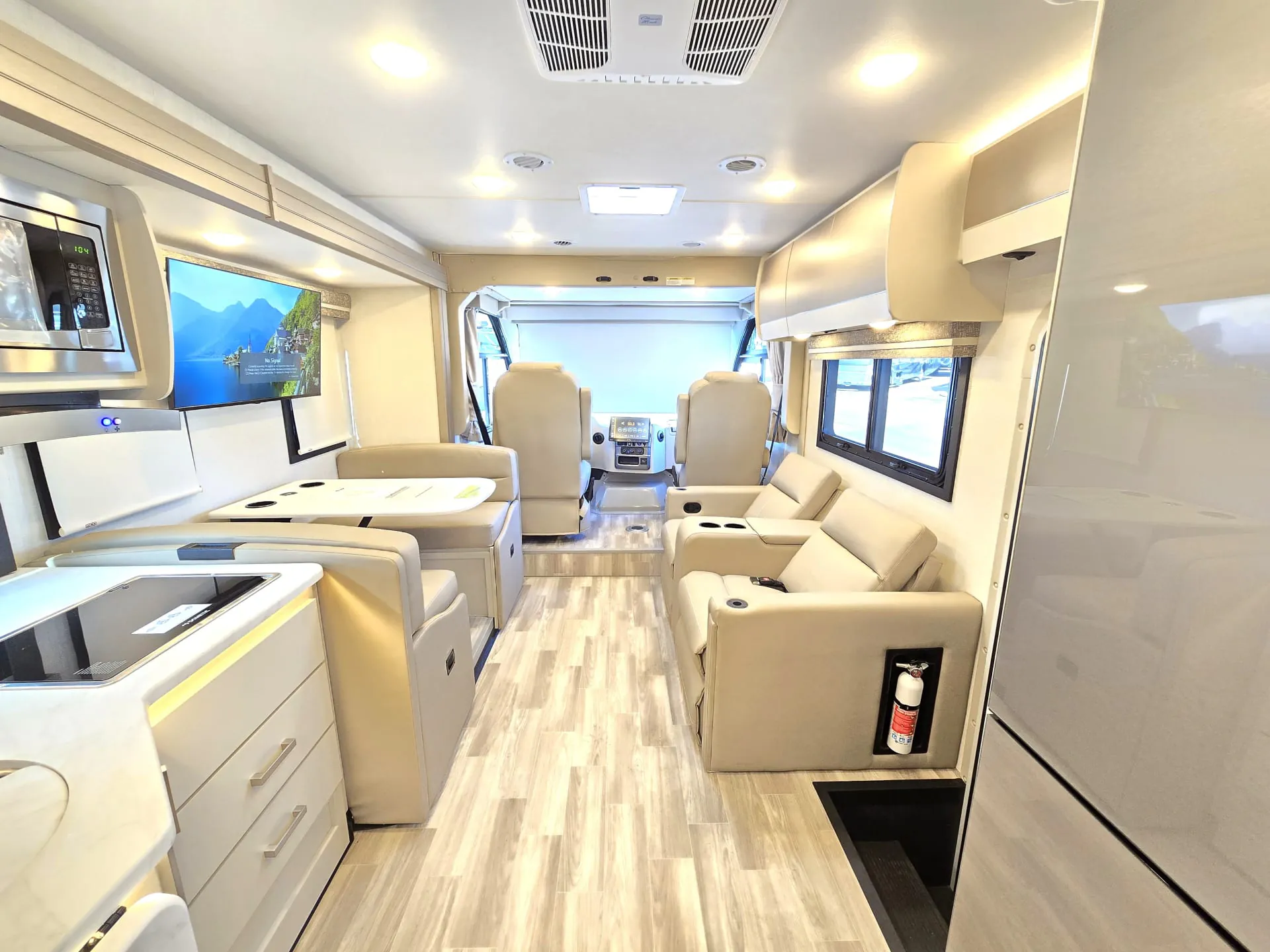 2026 Thor Motor Coach Vegas 281 - Photo 4