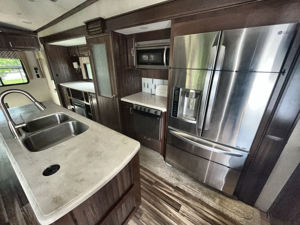 2018 Forest River Cardinal Estate 3456RL, Photos photo 8
