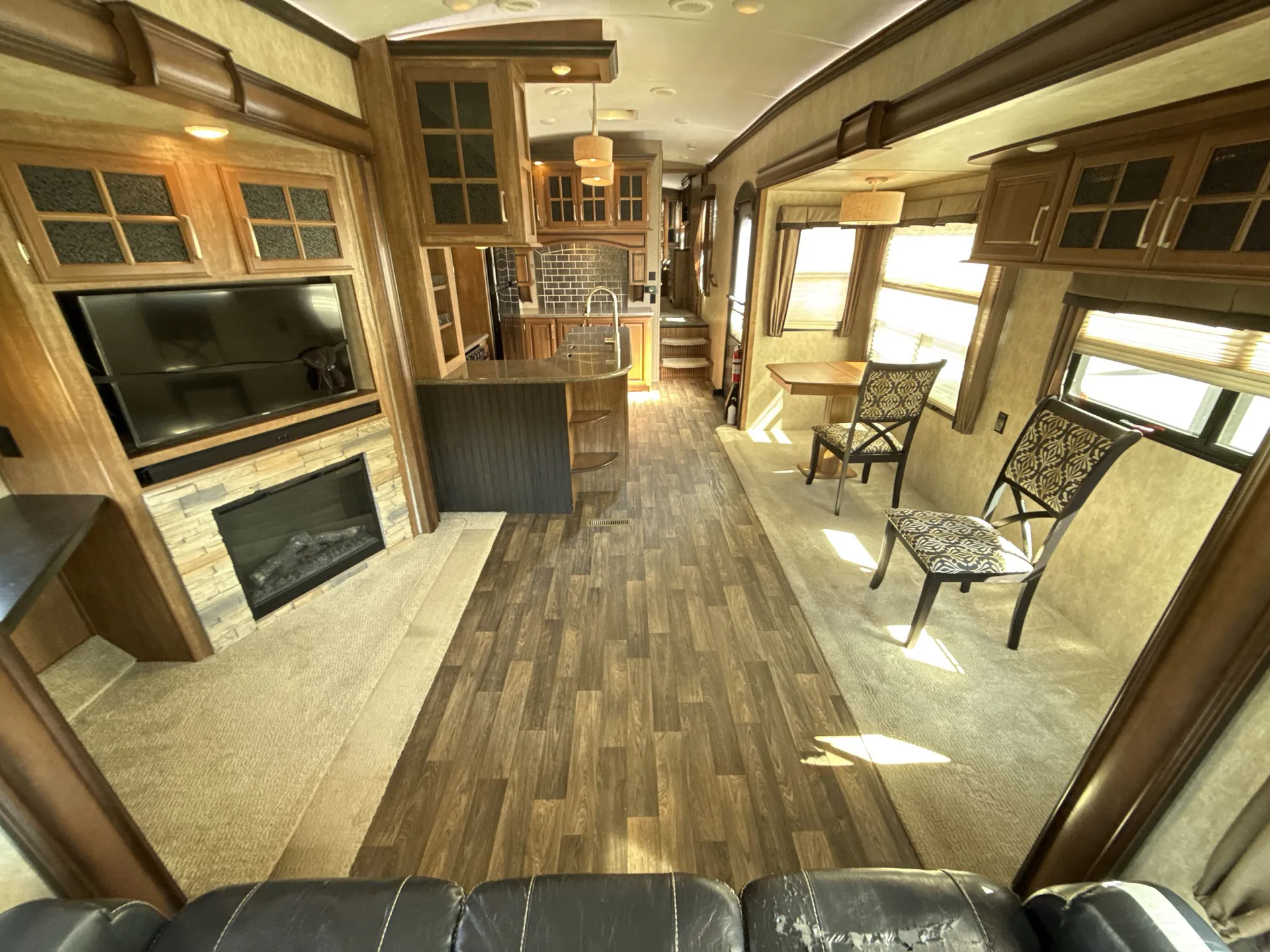 2015 Keystone Montana 3440RL — living area main