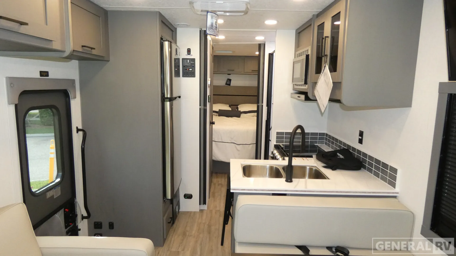 2026 Coachmen Encore SE 27XPS - Photo 3