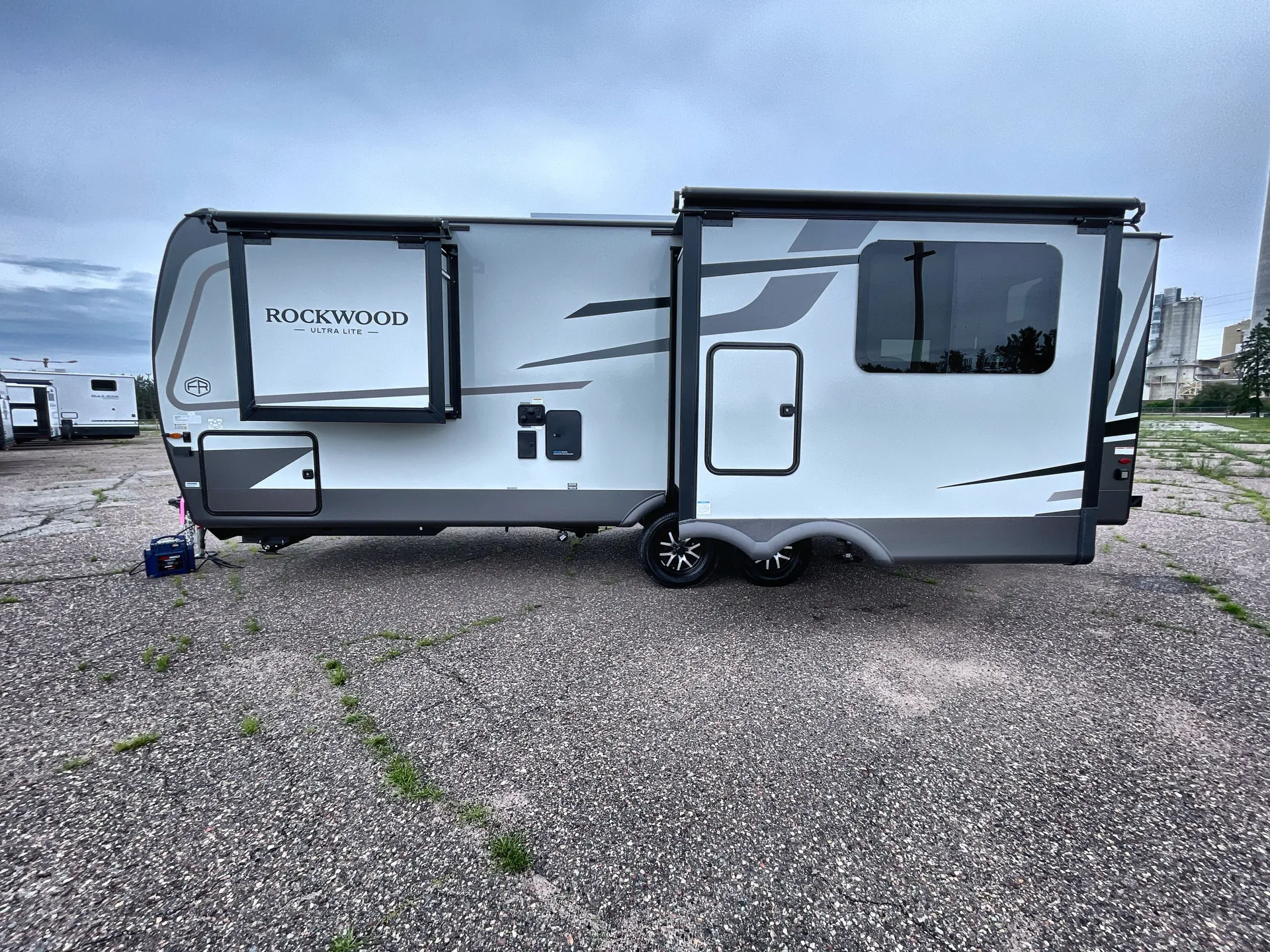 2027 Forest River Rockwood Ultra Lite 2618RD — off campside