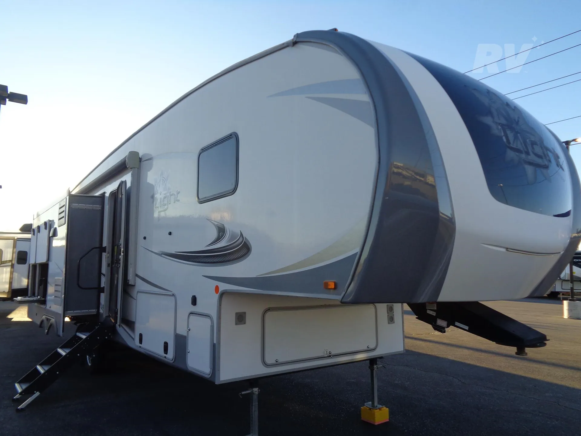 2020 Highland Ridge Light 332RLS - Photo 2