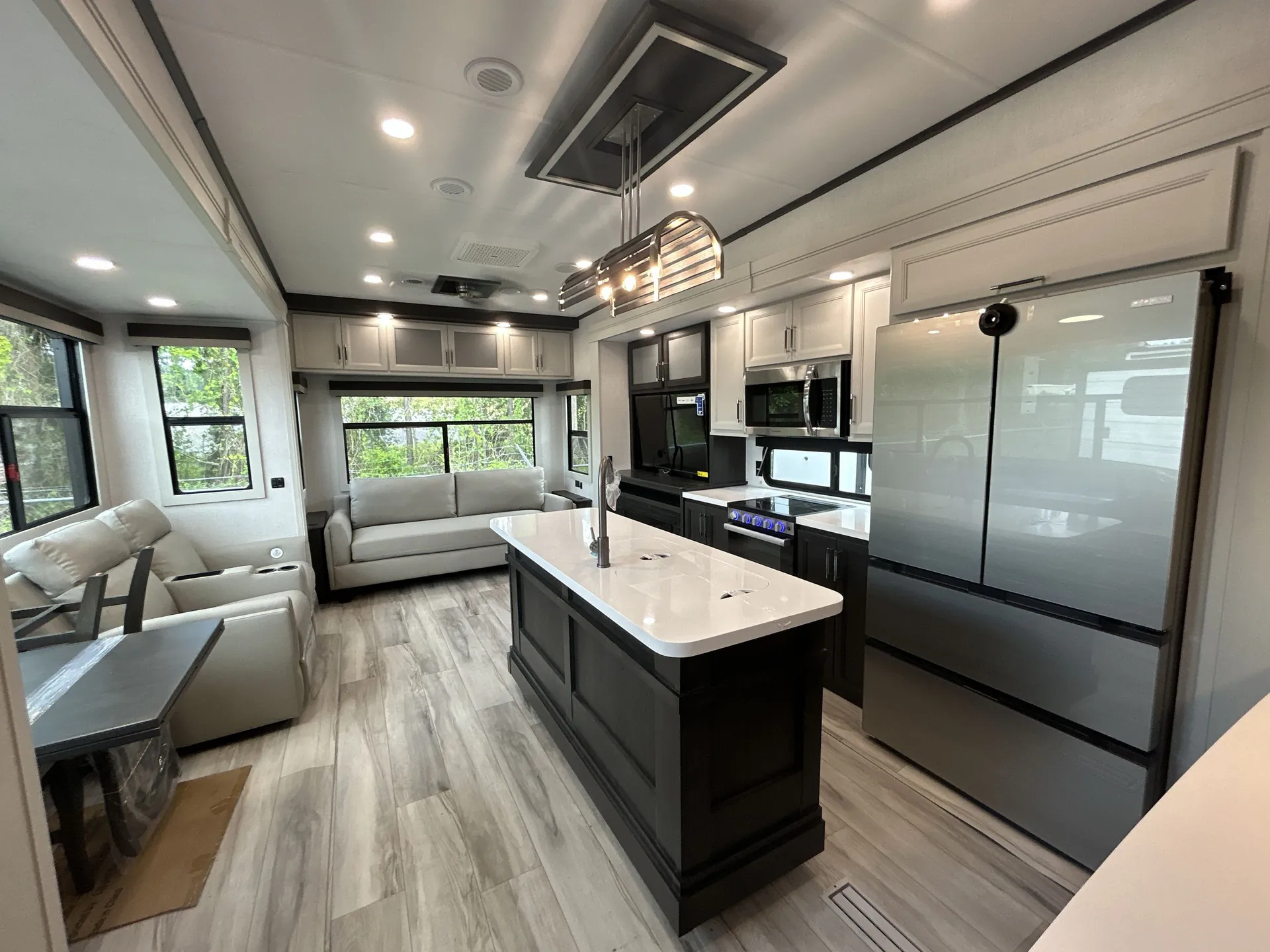 2026 Keystone Avalanche 321RL — living area main
