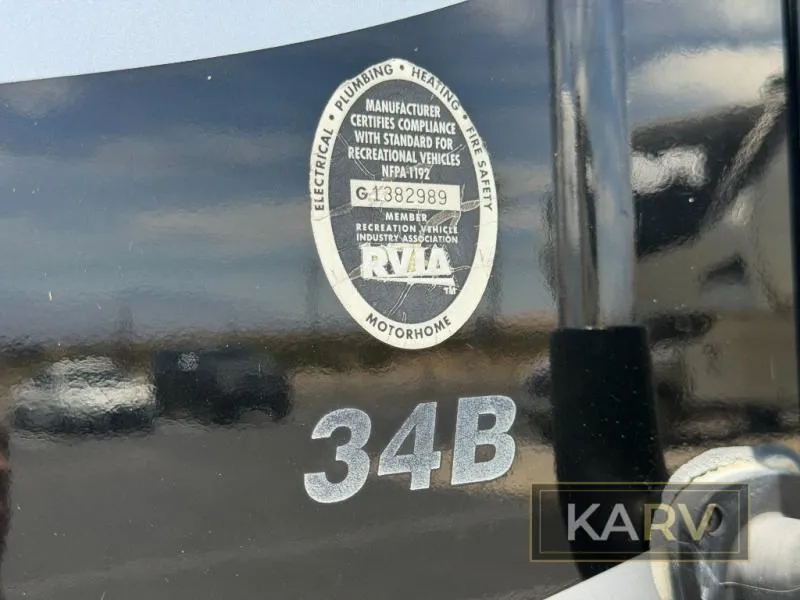 2011 Fleetwood RV Bounder Classic 34B - Photo 2