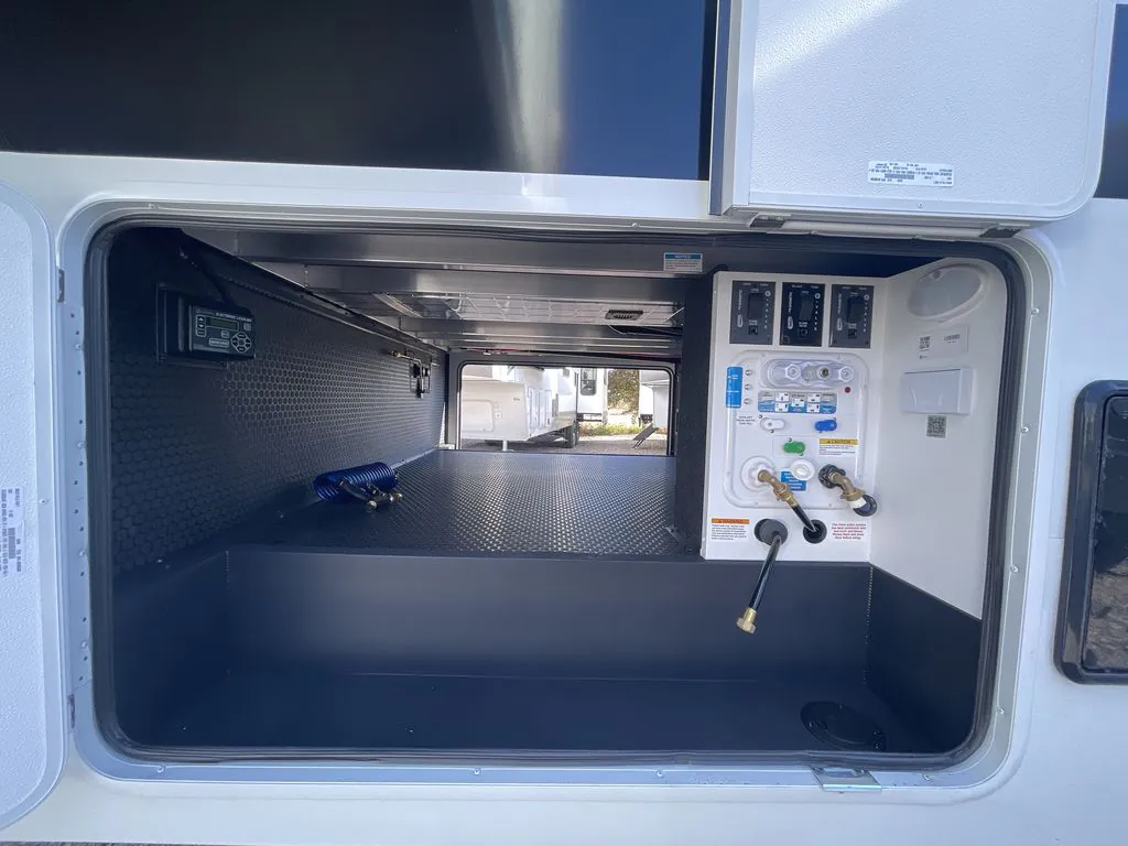 2026 Brinkley Model Z 3515, Photos photo 10