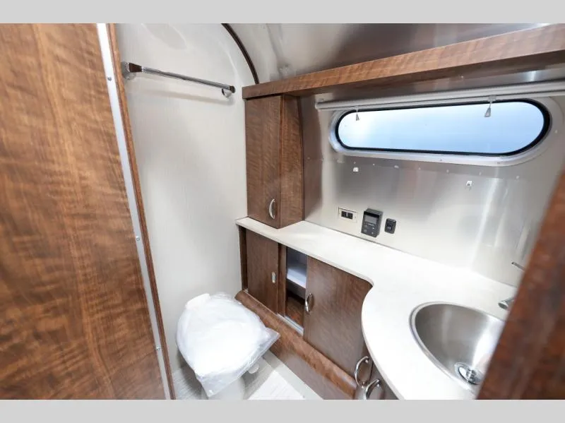 2026 Airstream Globetrotter 30RB - Photo 3