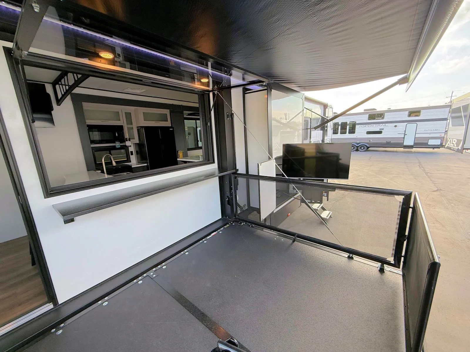 2026 XLR Nitro 40BAR13 - Photo 3