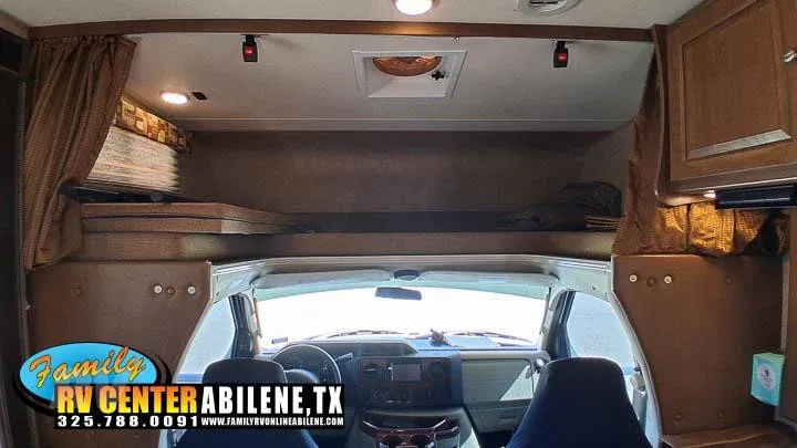 2016 Coachmen Leprechaun 317SA - Photo 4