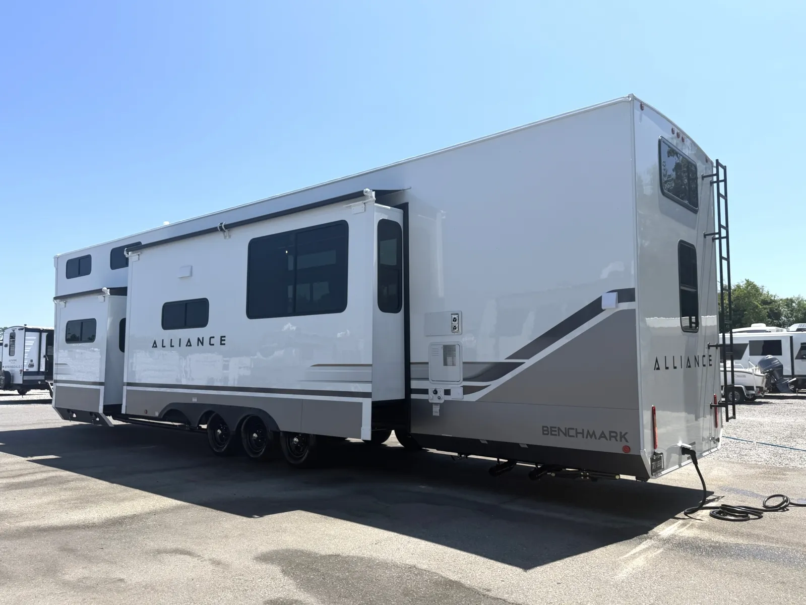 2027 Alliance RV Benchmark 44LFT - Photo 4