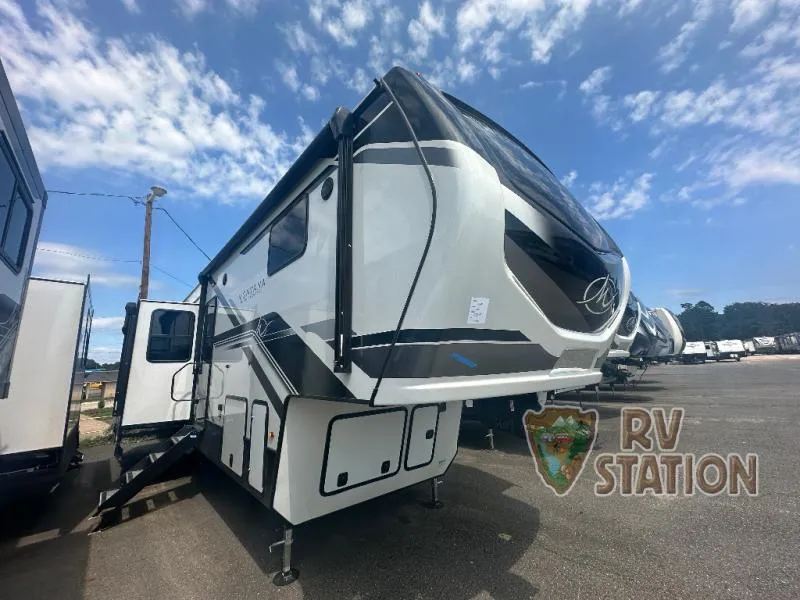 2025 Keystone Montana High Country 389BH - Photo 2
