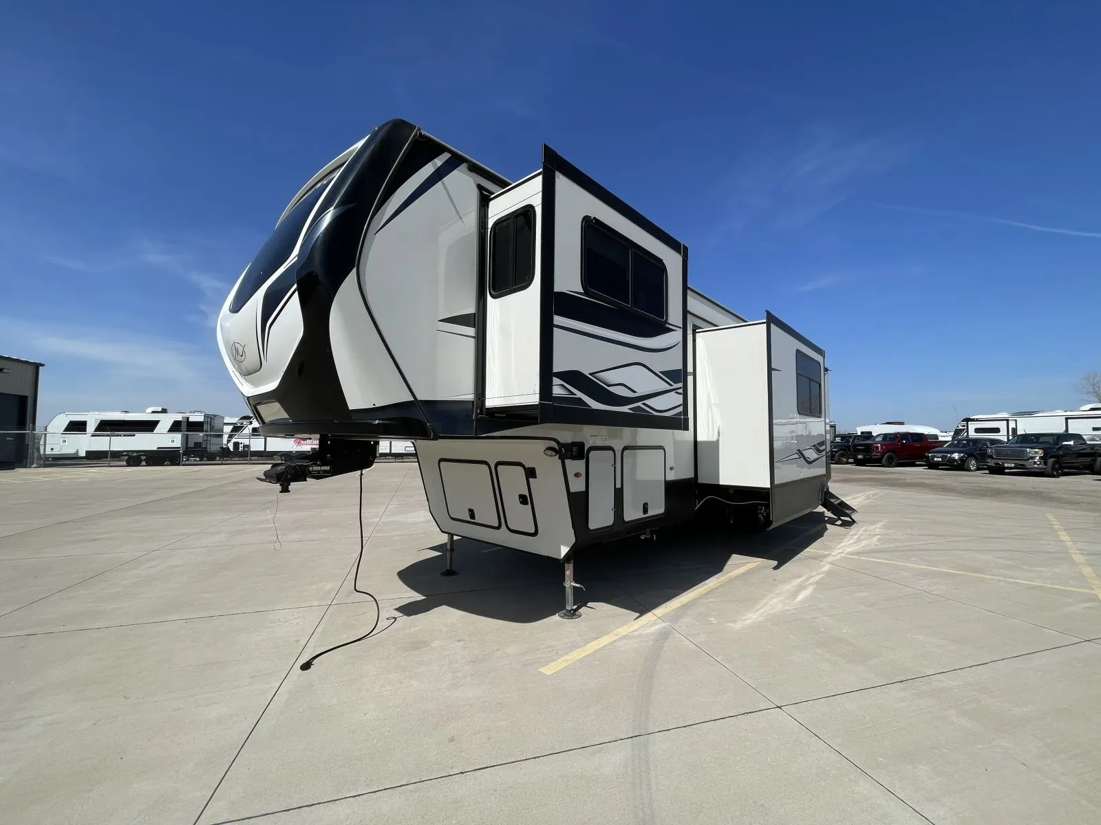 2023 Keystone Montana High Country 377FL - Photo 4