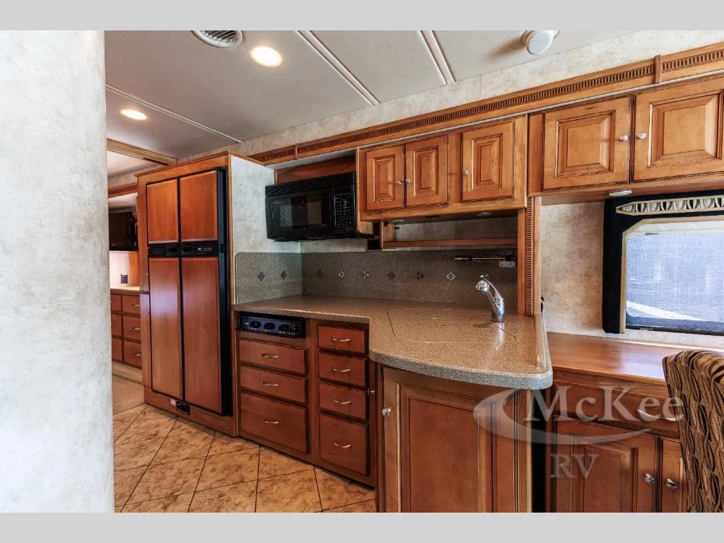 2011 Itasca Meridian V Class 34Y - Photo 4