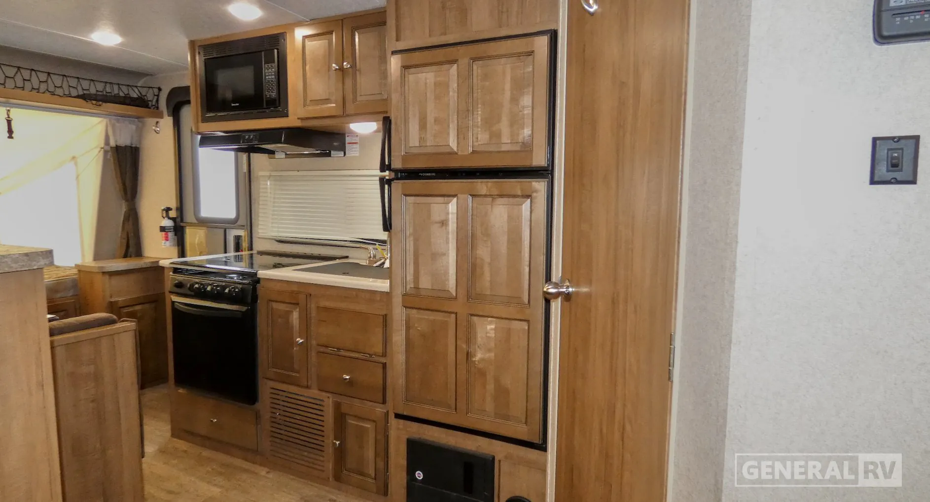 2019 Forest River Rockwood Roo 183 — Photo 6
