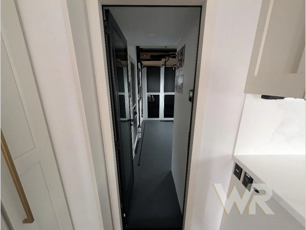 2027 Brinkley Model G 3970, Photos photo 16